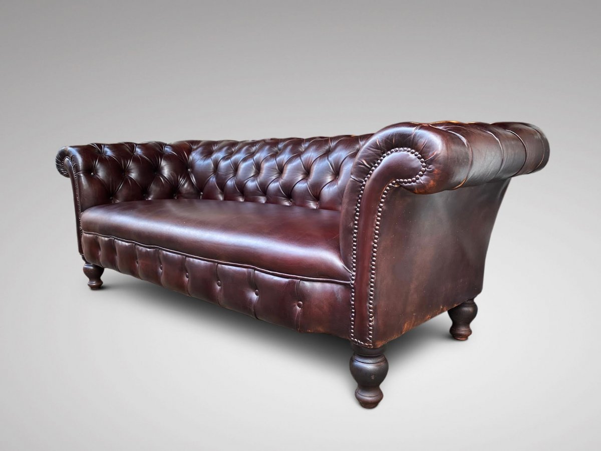19C canapé Chesterfield en Cuir de Couleur Bordeaux-photo-2