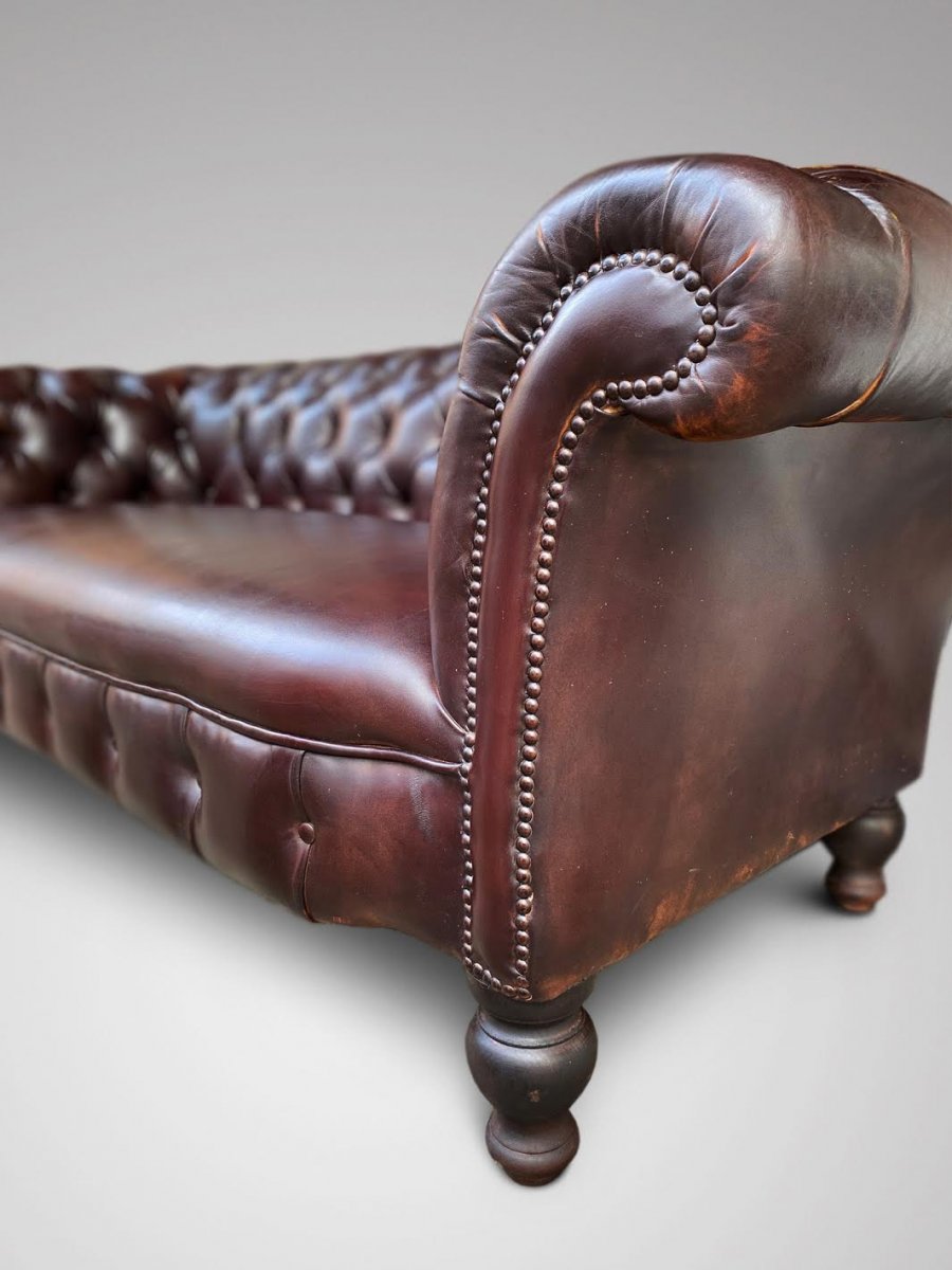19C canapé Chesterfield en Cuir de Couleur Bordeaux-photo-4