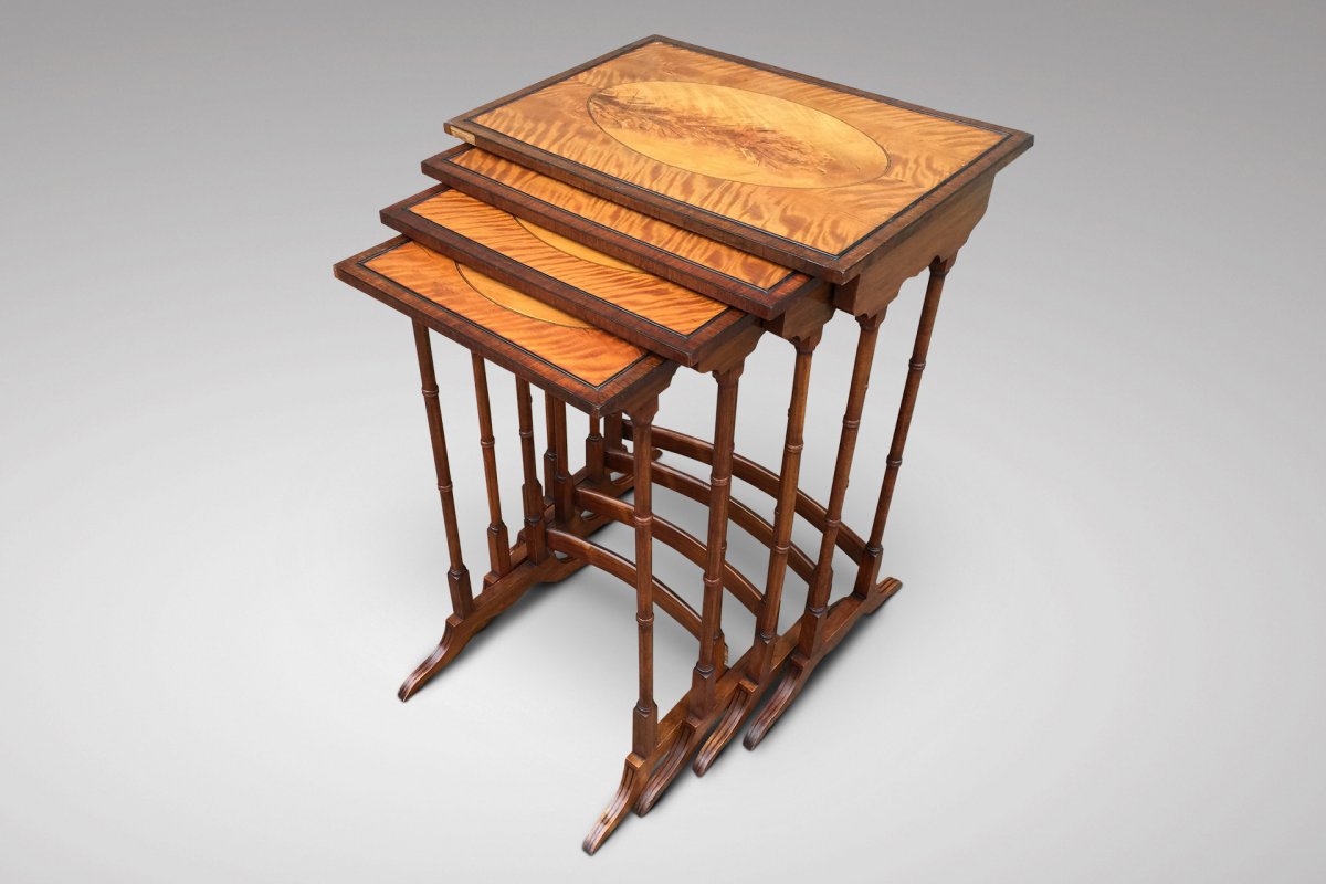 19ème Siècle, Ensemble de Quatre Tables d'Appoint