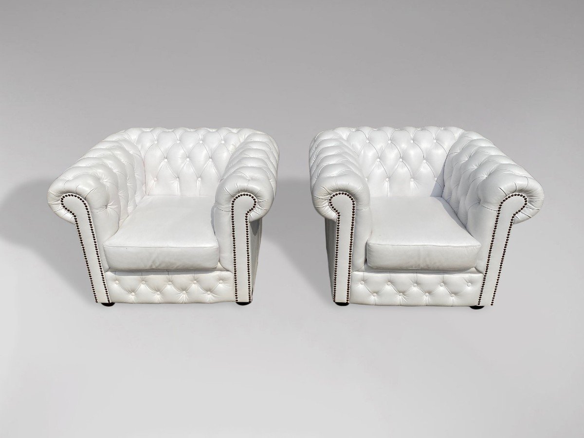 20ème siècle, Paire de Fauteuils Chesterfield en Cuir Blanc-photo-4