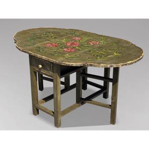 Early 20th Century Italian Green Painted Drop-leaf Dining Table