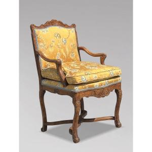18ème Siècle, Fauteuil Français en Noyer Sculpté, Tissu Pierre Frey
