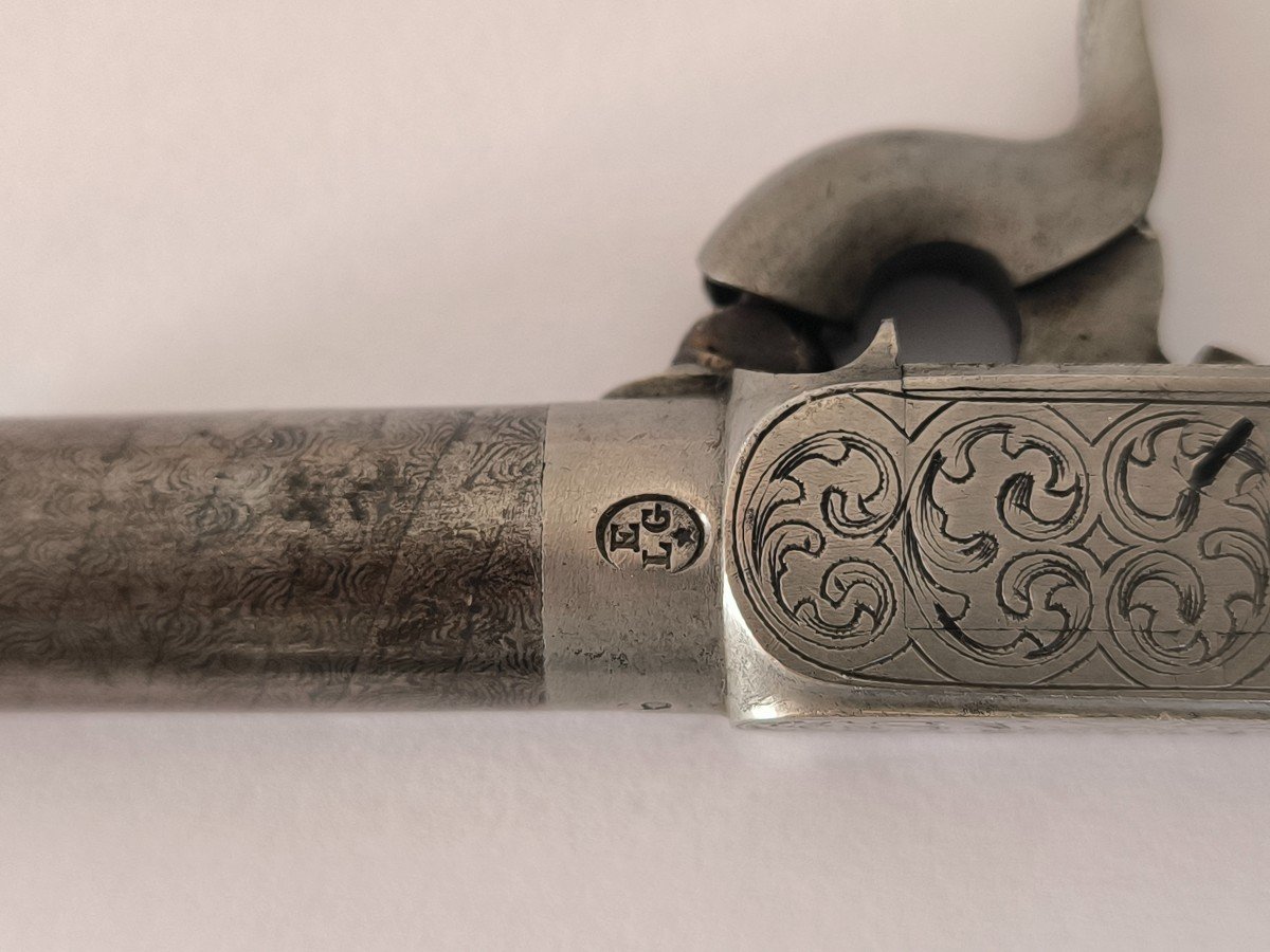 Pair Of 19th Century Pistols With Luxury Chest -photo-4