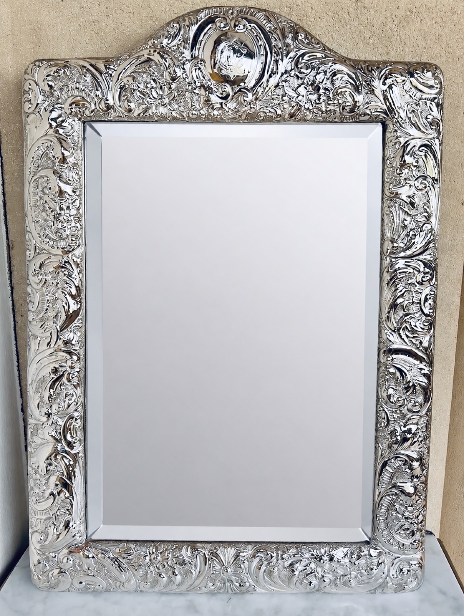 Miroir de table anglais en argent massif repoussé, Birmingham 1896