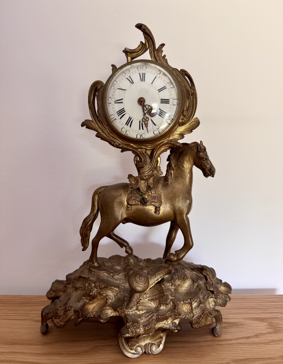 Pendule au cheval en bronze, XVIIIᵉ siècle