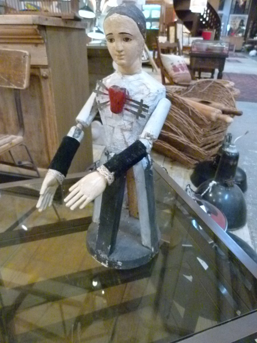  Vierge Marie s'habillant, XIXe siècle