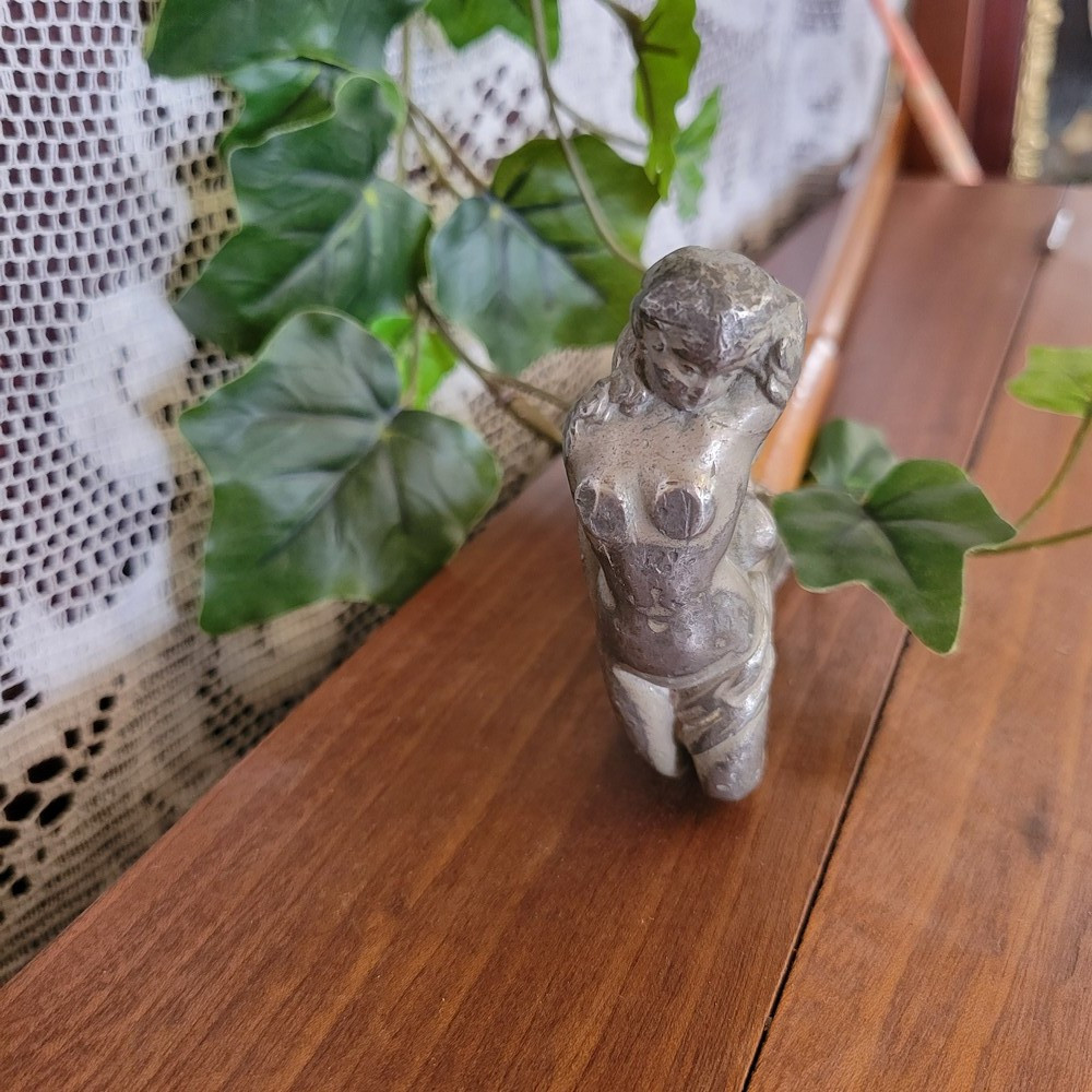 Female Nude Cane