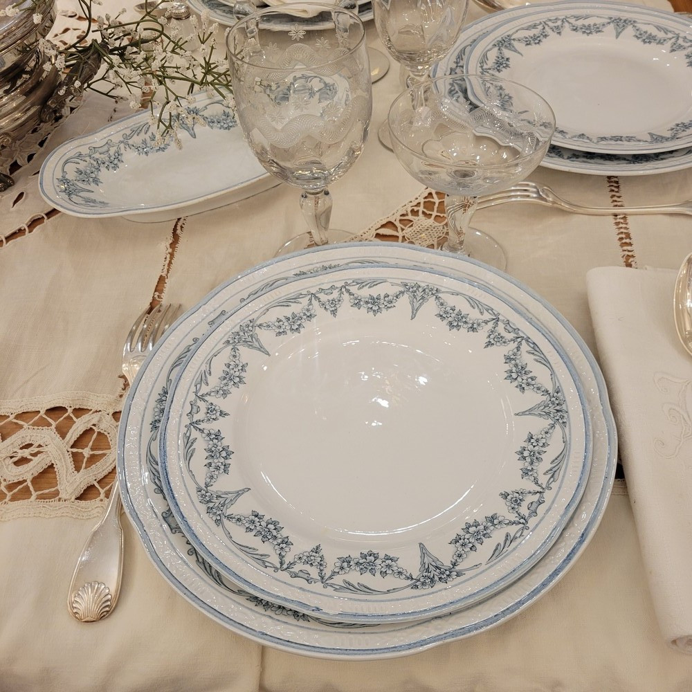 Part Of A Sarreguemines Earthenware Dinner Service, Louis XVI Pattern-photo-1