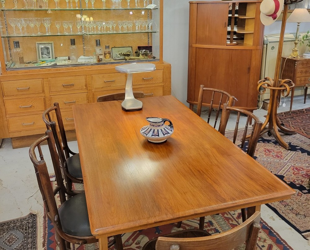 Scandinavian Extensible Table