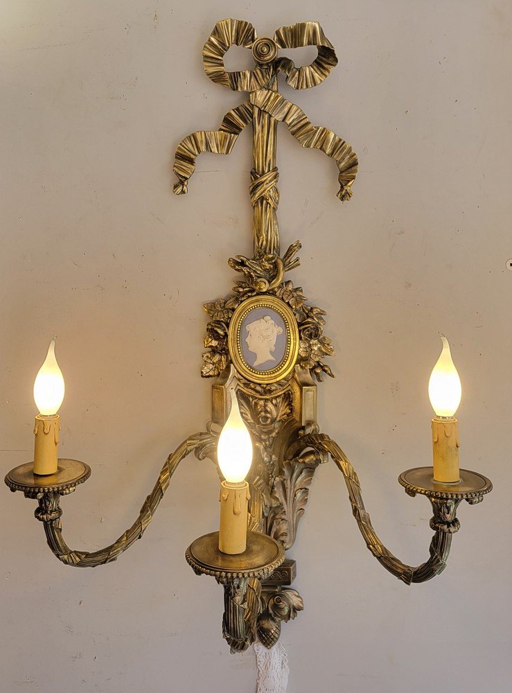 Louis XVI Wall Sconce, Wedgwood Medallion-photo-2