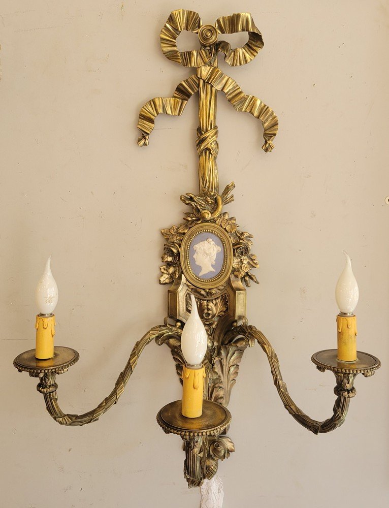 Louis XVI Wall Sconce, Wedgwood Medallion-photo-3