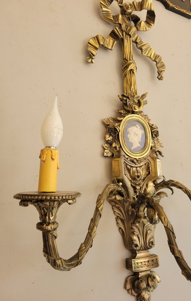 Louis XVI Wall Sconce, Wedgwood Medallion-photo-4