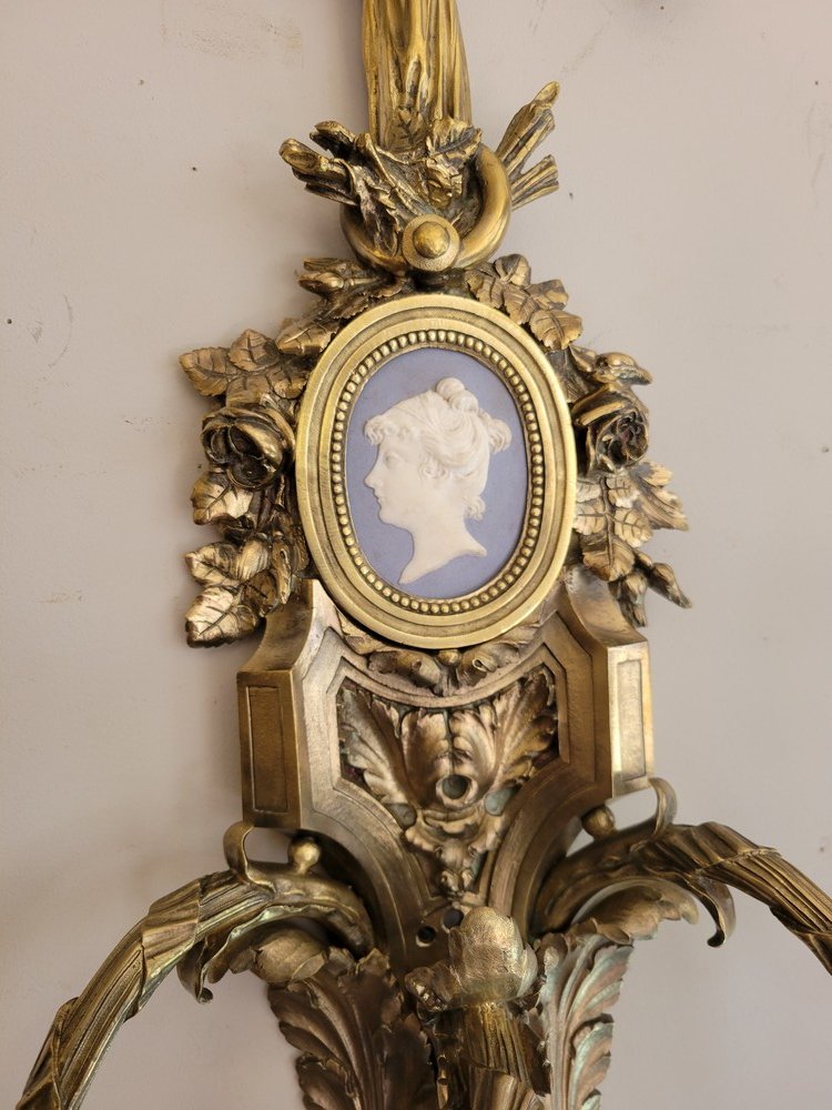 Louis XVI Wall Sconce, Wedgwood Medallion-photo-1