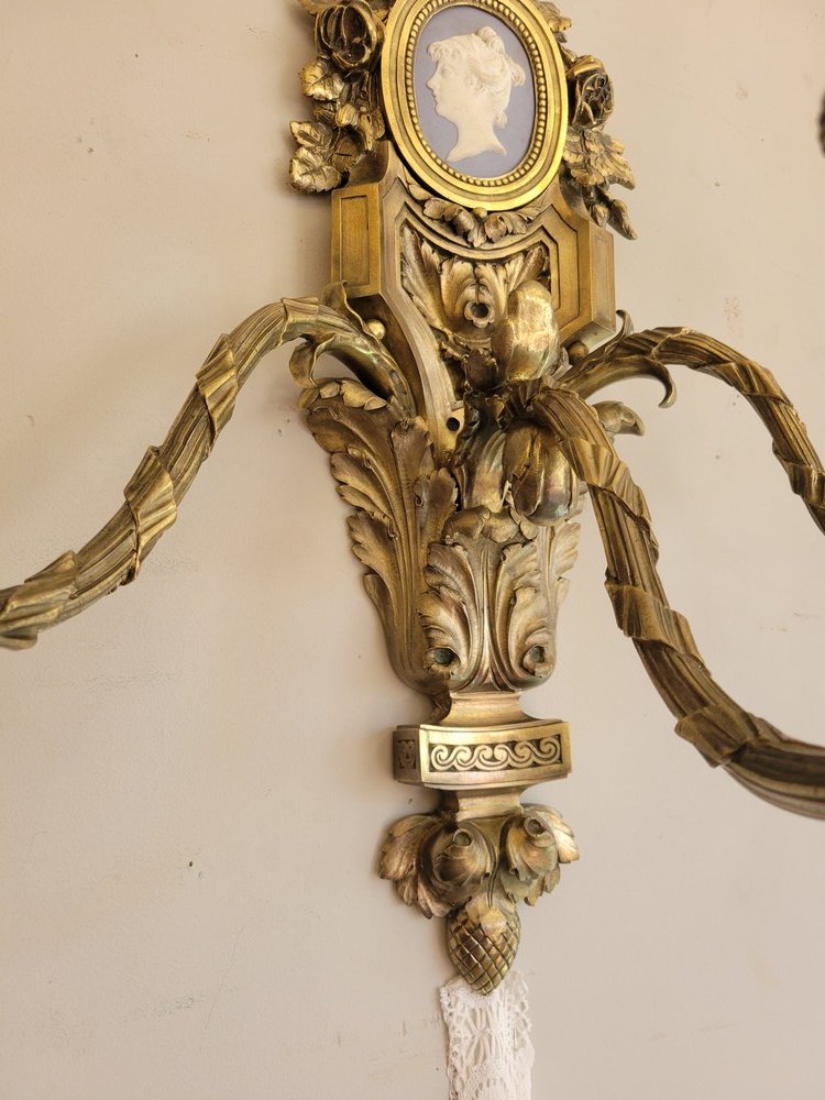 Louis XVI Wall Sconce, Wedgwood Medallion-photo-2