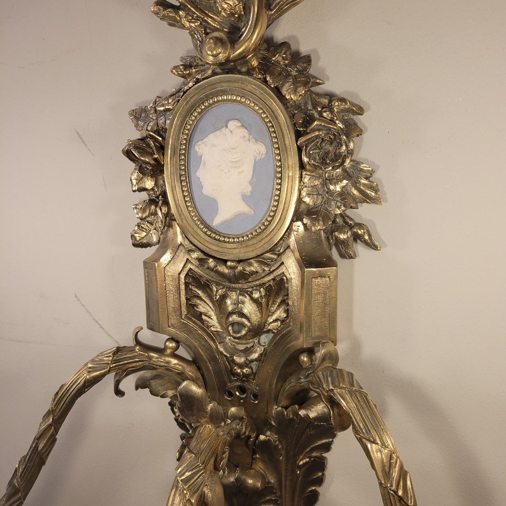 Louis XVI Wall Sconce, Wedgwood Medallion-photo-6
