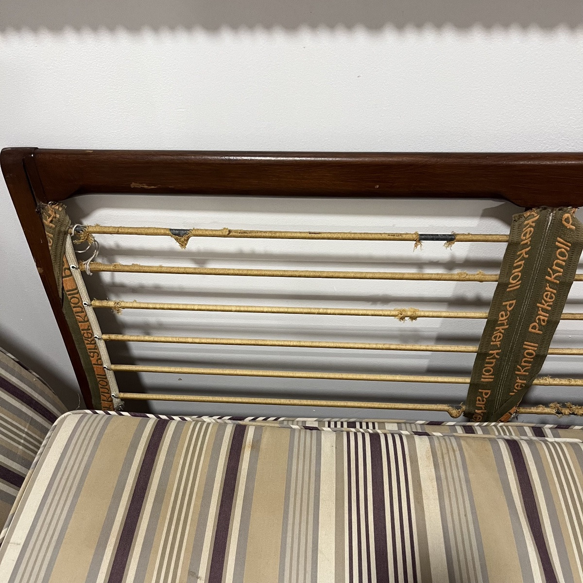 Parker Knoll Bench / Extra Bed -photo-3