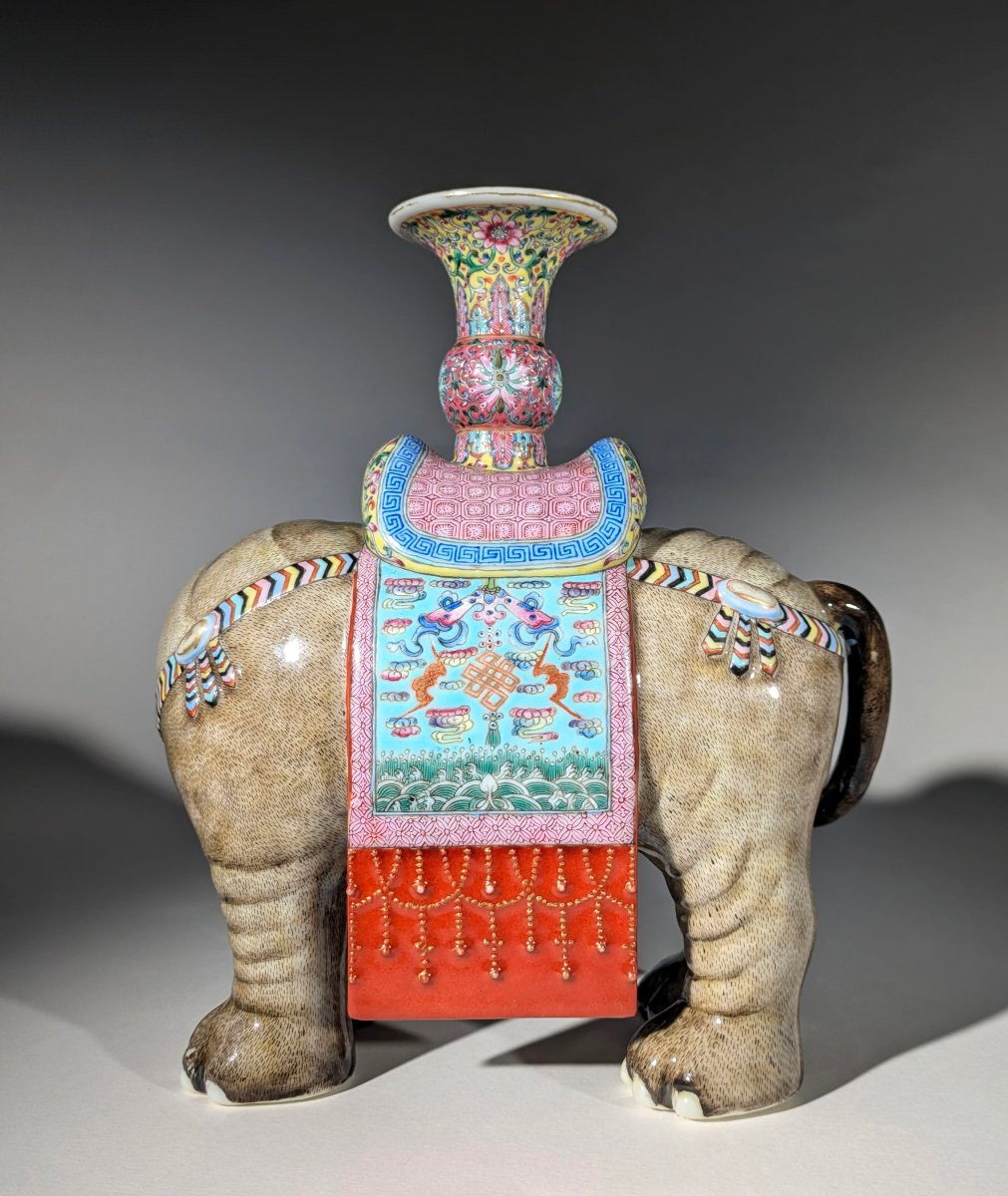 Vase Yangcai en forme d'Éléphant de Paix Chine dynastie Qing (1736-1795)-photo-4