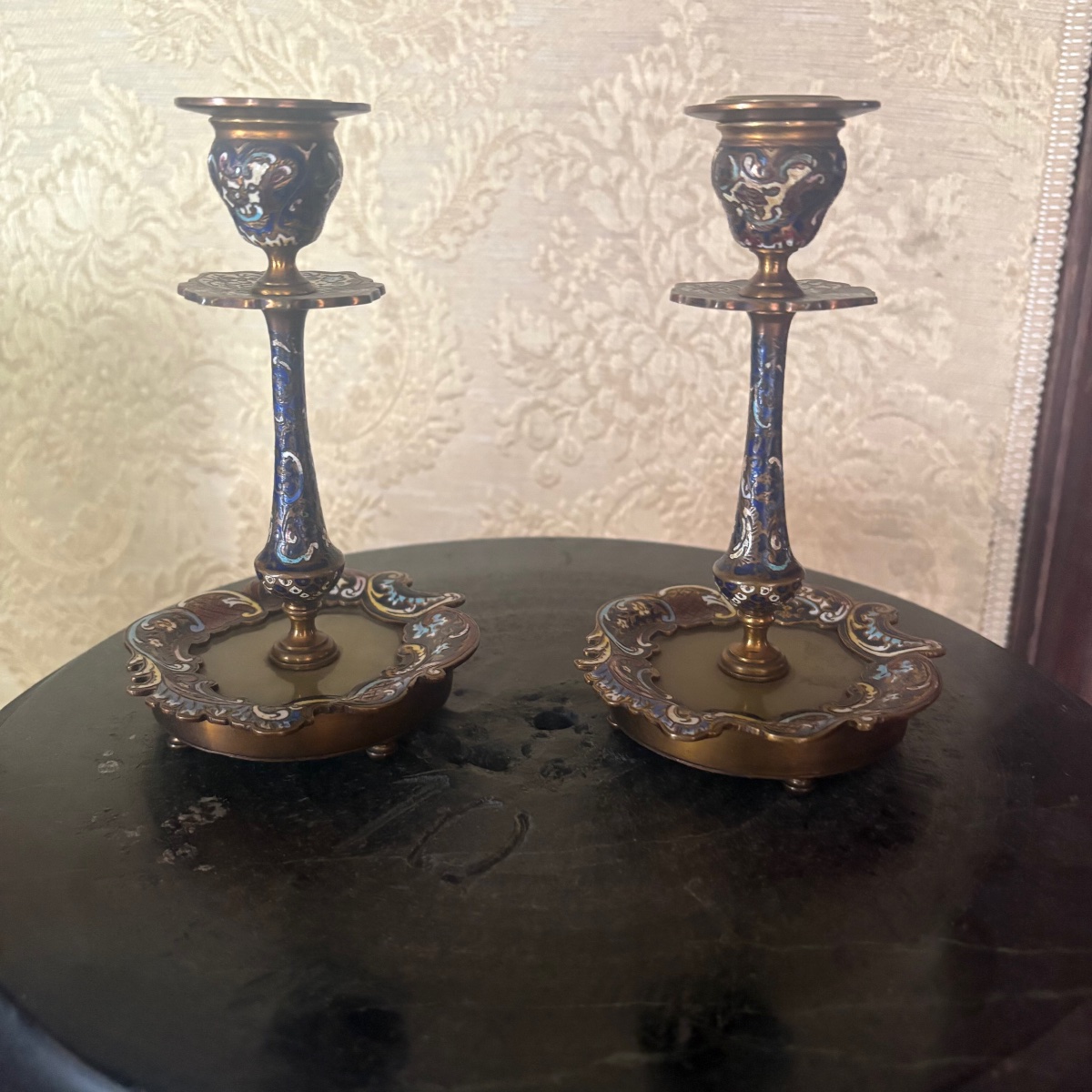 Paire de bougeoirs en émaux cloisonné -photo-2