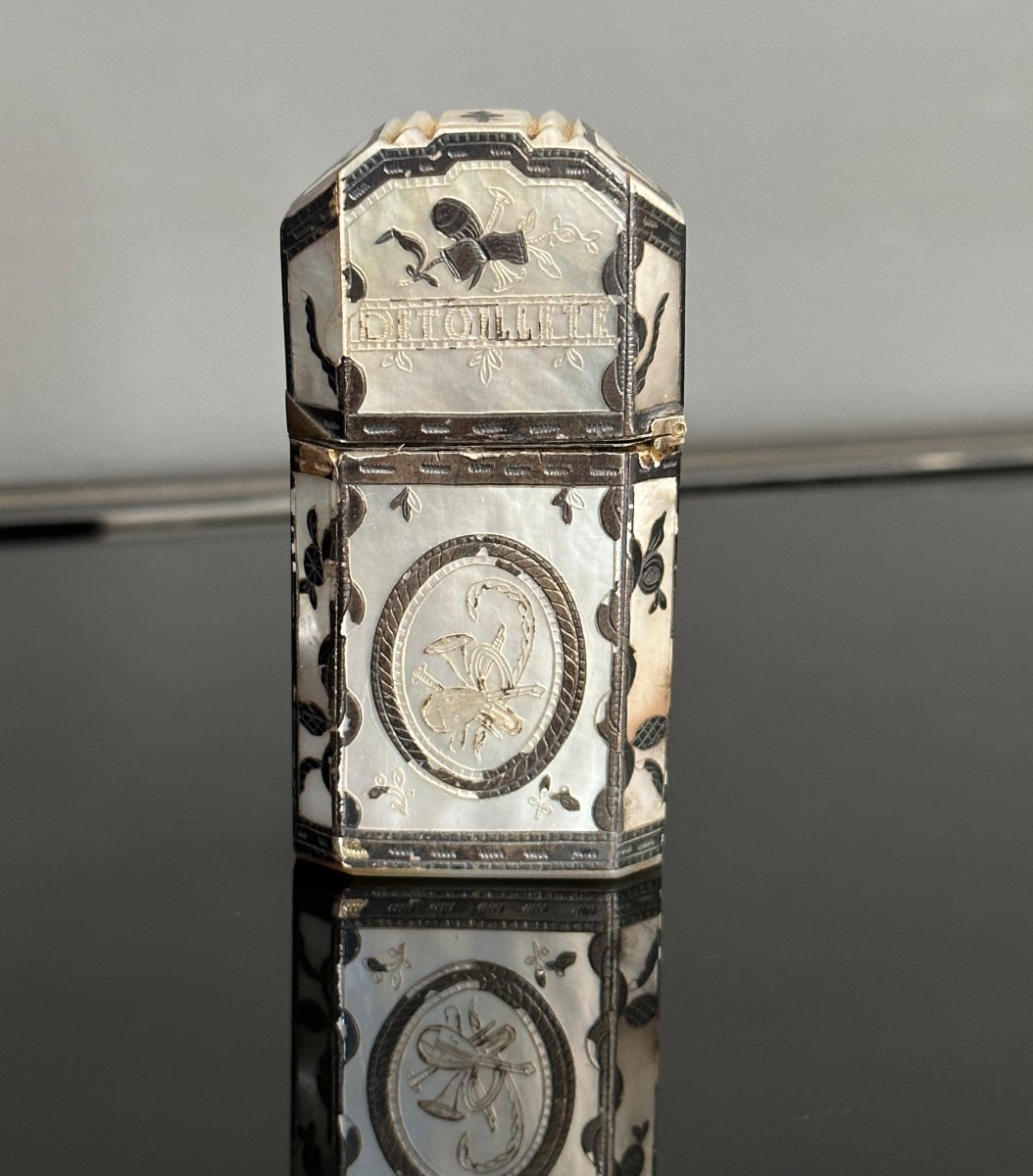 Etui Necessaire De Toilette De Style Louis XVI Nacre Argent Epoque XVIIIeme