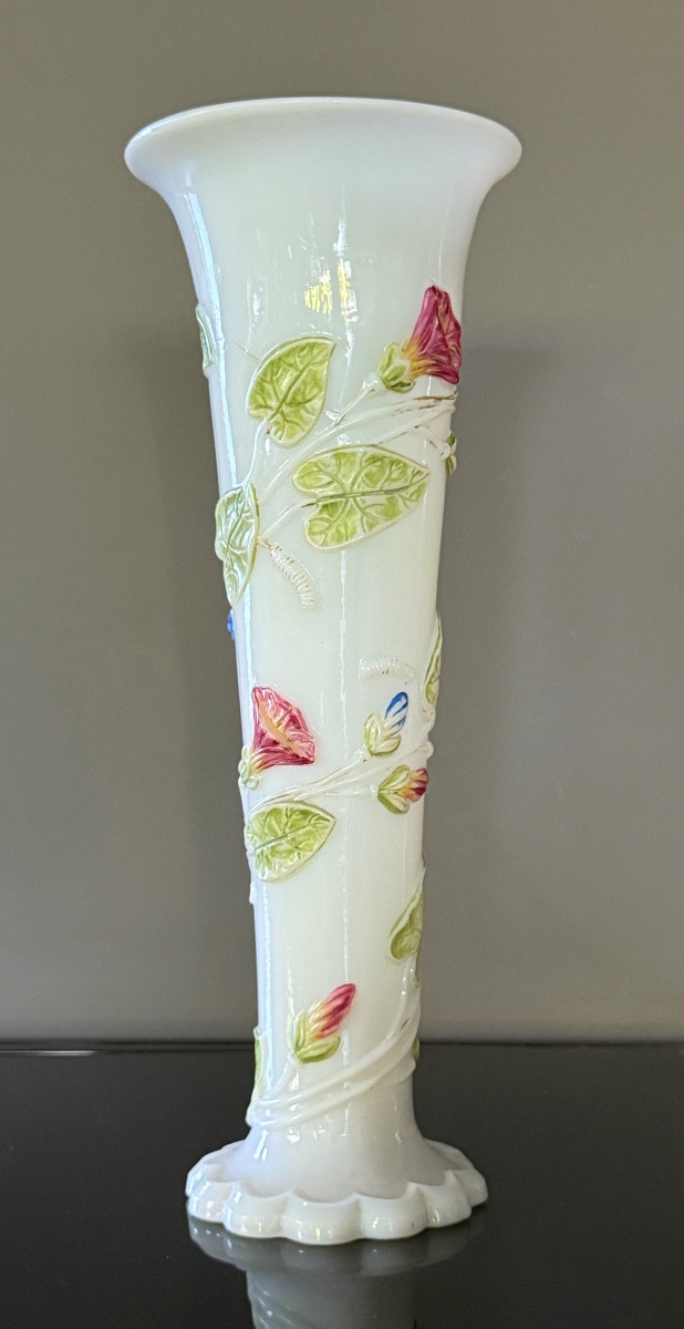 Baccarat, 19th Century Opaline Bindweed Vase-photo-4