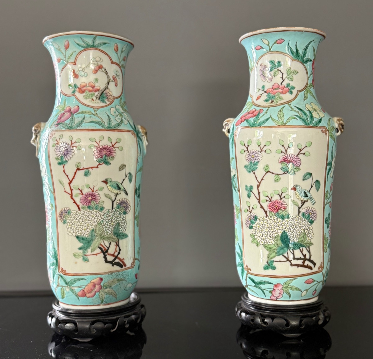 PAIRE DE VASES EN PORCELAINE DE CHINE EPOQUE XIXEME