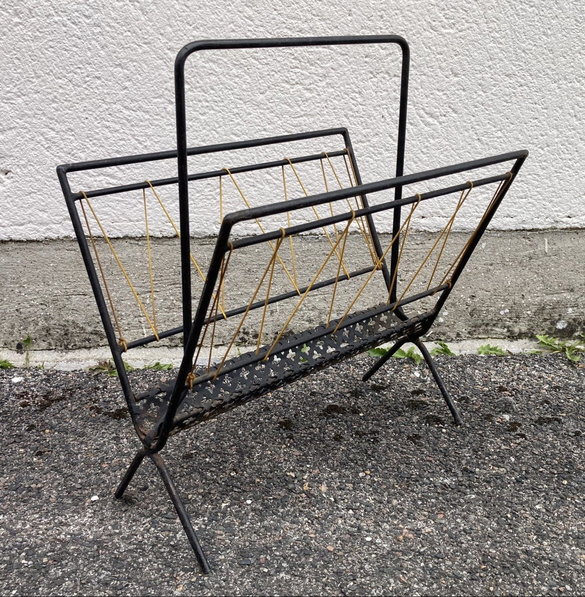Porte Revue de style Mathieu Matégot