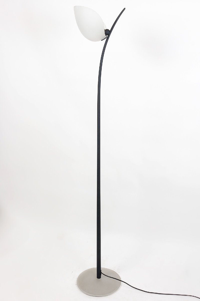 Rare Lampadaire Vintage en Fer Forgé et Opaline, Design Sculptural Italien des Années 1960 