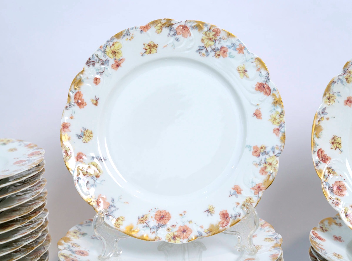 Limoges Porcelain Service – Haviland & Co – 77 Pieces – Floral Decor With Fine Gold – 20th Century -photo-3