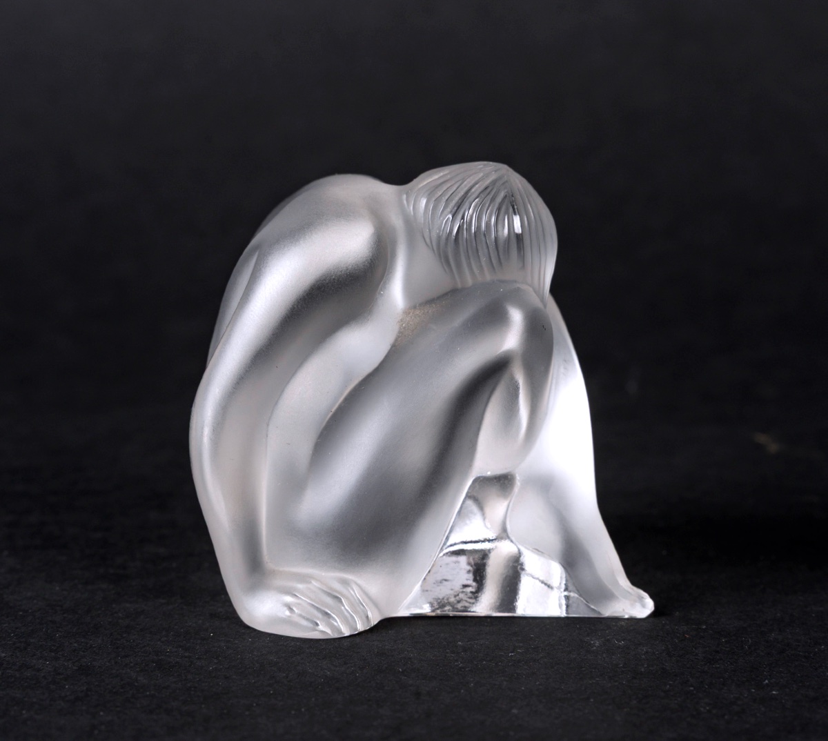 Lalique – “crouching Nude Woman” Satin Crystal Figurine – Pressed Glass Sculpture, 20th Century-photo-2