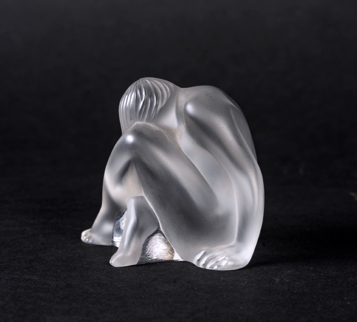 Lalique – “crouching Nude Woman” Satin Crystal Figurine – Pressed Glass Sculpture, 20th Century-photo-4