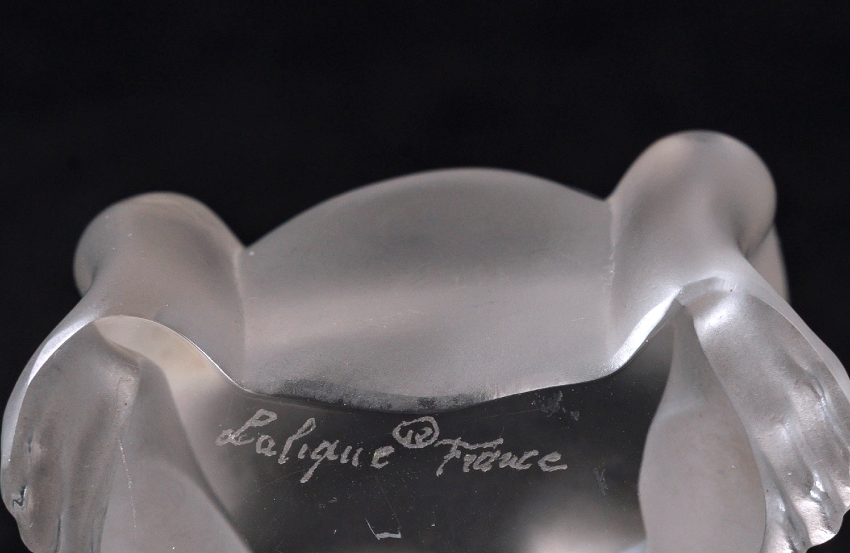 Lalique – “crouching Nude Woman” Satin Crystal Figurine – Pressed Glass Sculpture, 20th Century-photo-1