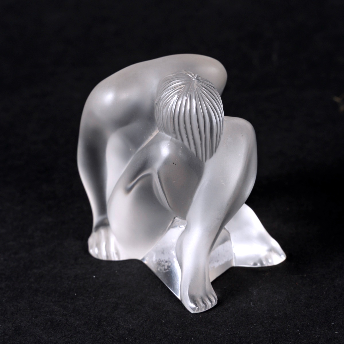 Lalique – “crouching Nude Woman” Satin Crystal Figurine – Pressed Glass Sculpture, 20th Century-photo-2