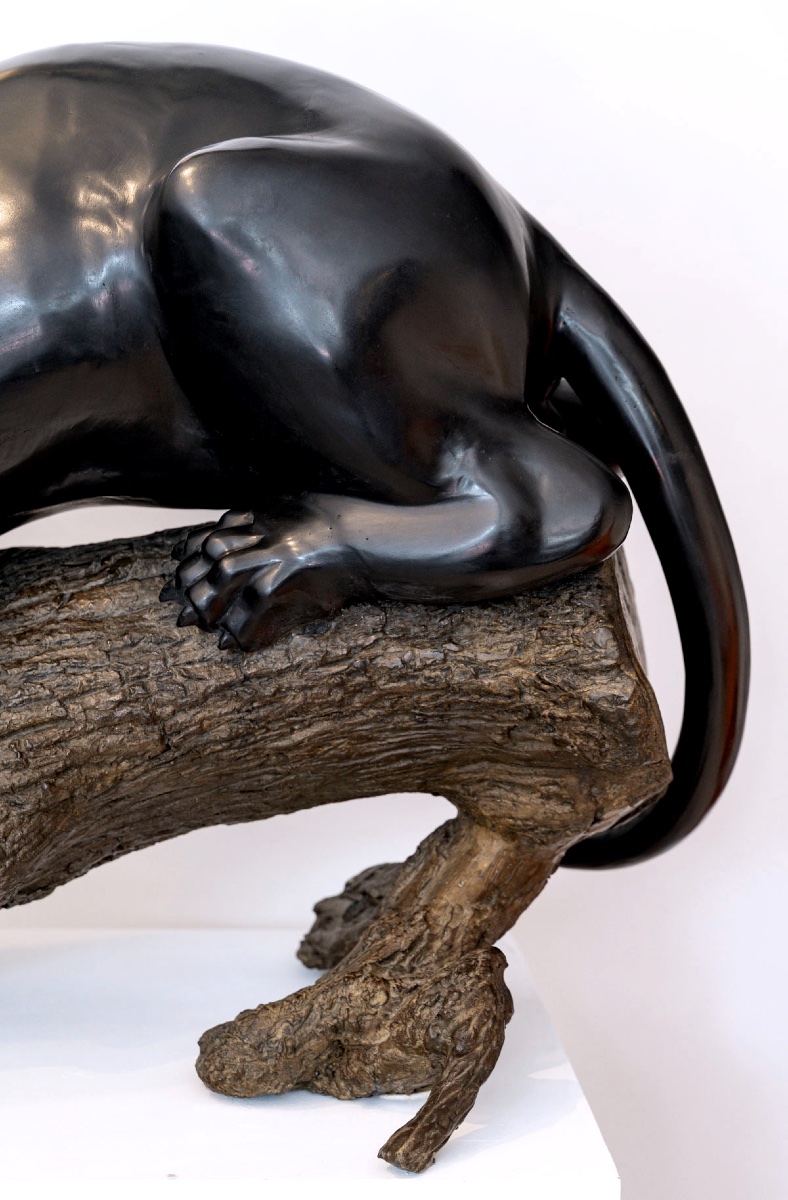 Sculpture Monumentale en Bronze – Panthère à Patine Noire sur Branche, Commande Unique Début XX-photo-3