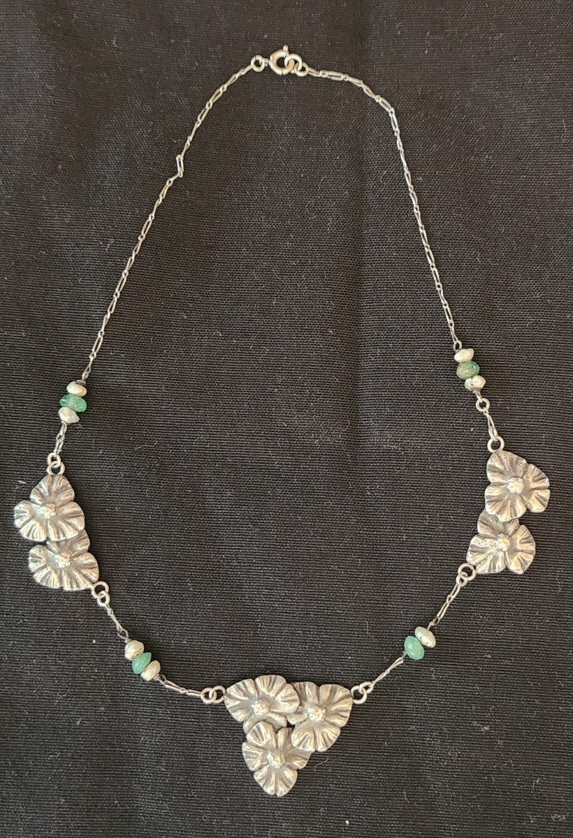 Collier en argent fleurs art nouveau