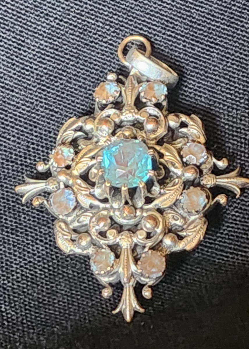 Pendentif Reliquaire sertie de saphiret 19 ème siècle 