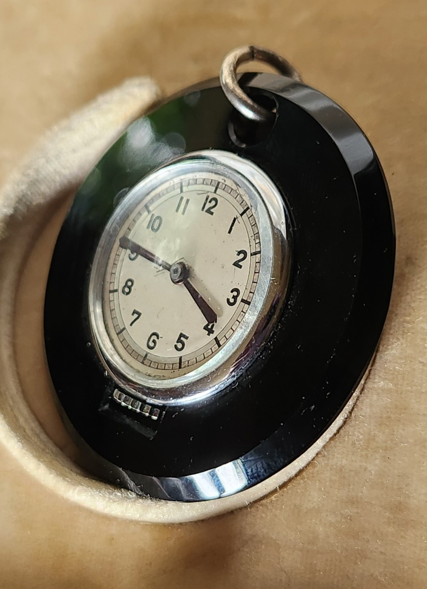 Montre  Mido  pendentif en onyx vers 1950-photo-3