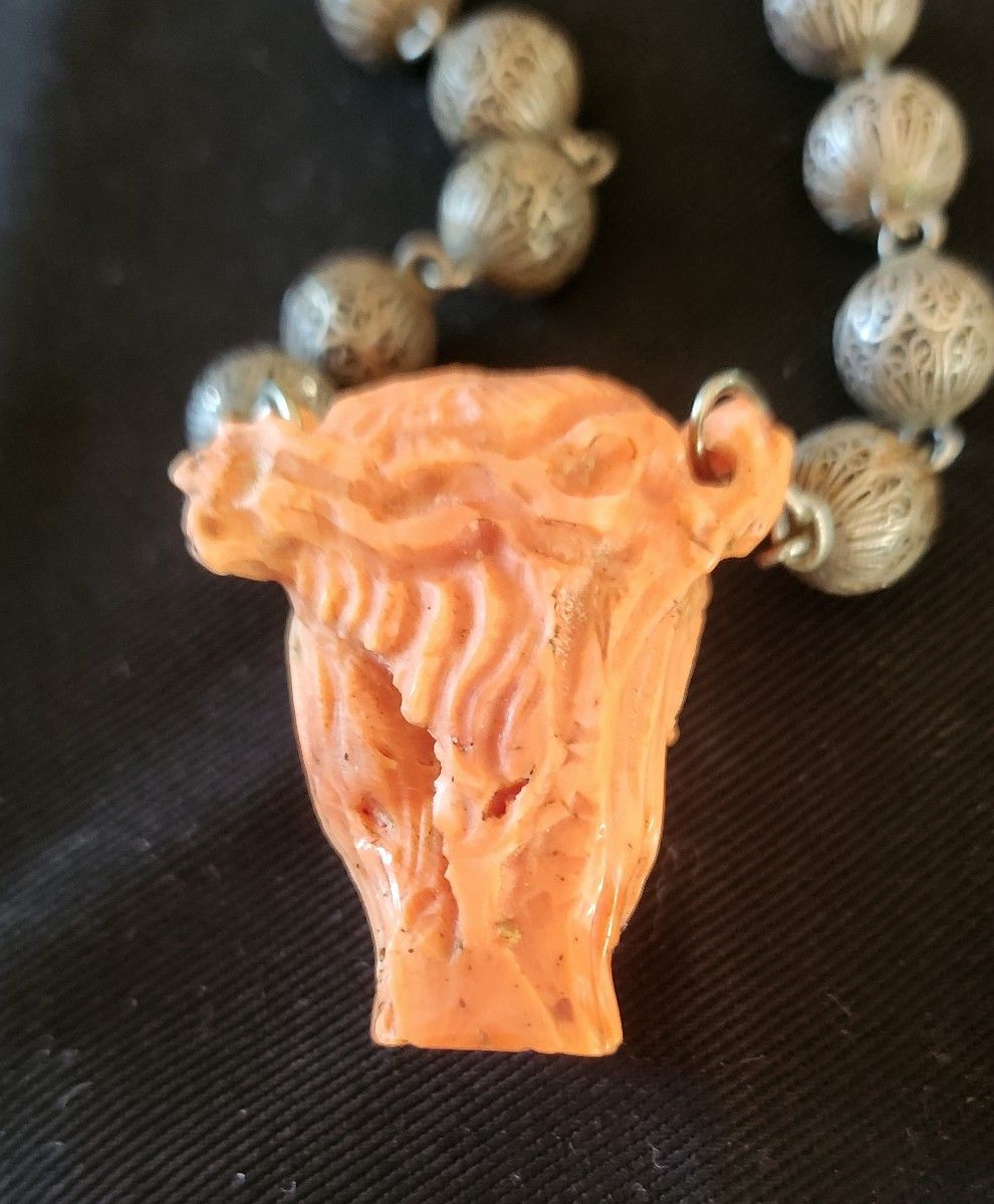 Jésus sculpté en corail soutenu de perles d argent-photo-3