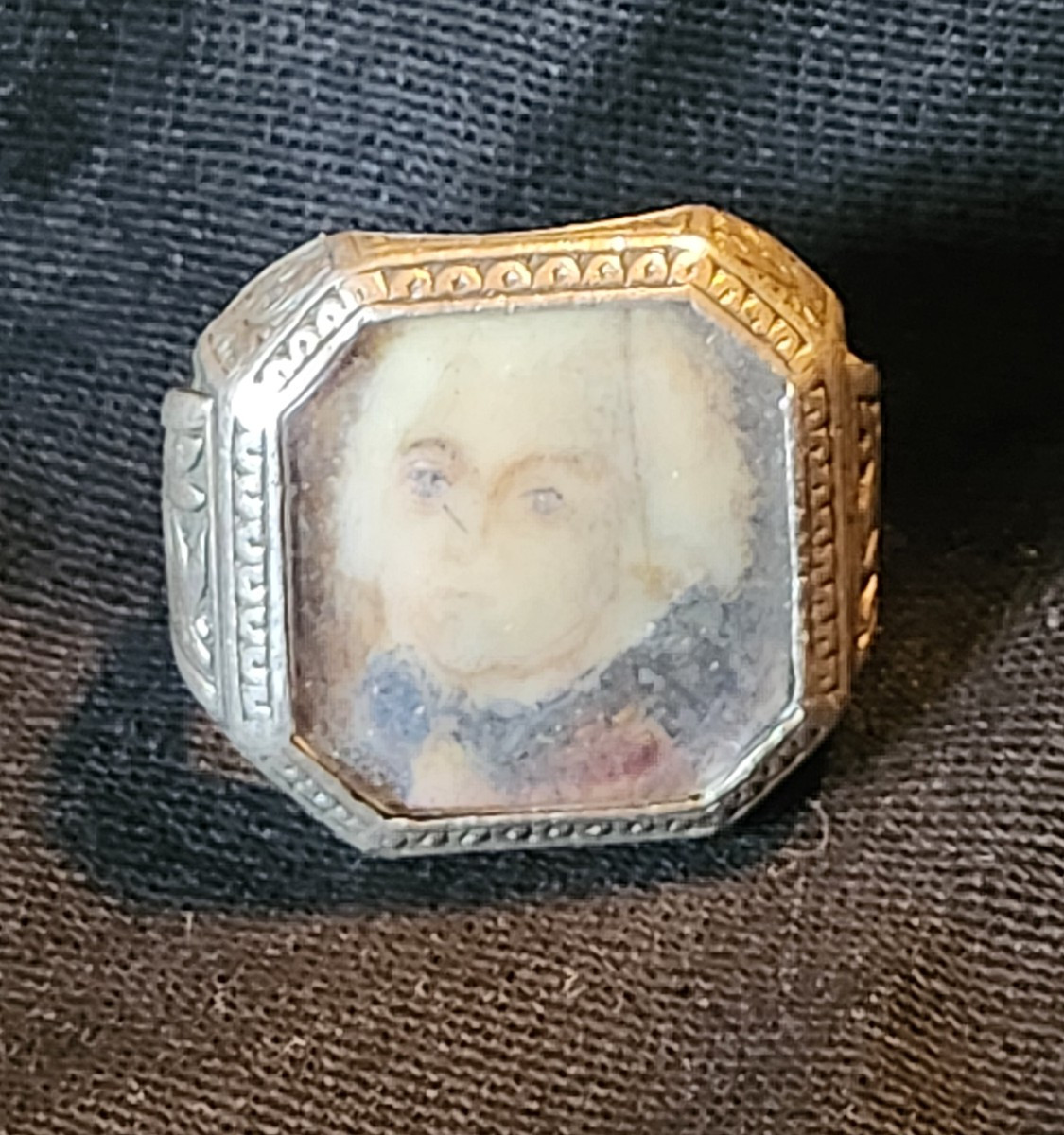 Bague miniature  portrait d homme en argent 18 ème siècle 