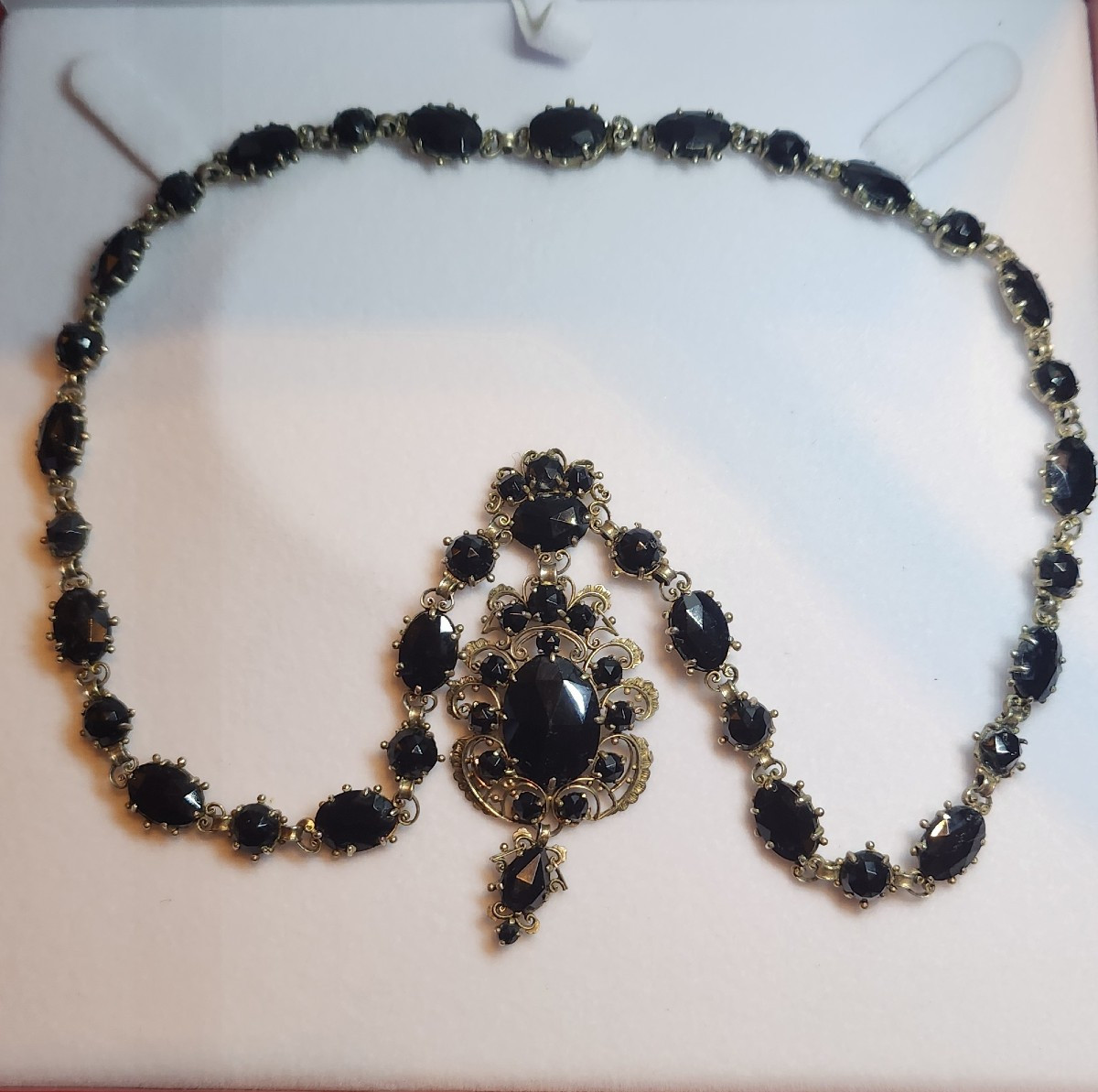 Collier sentimental en argent et jais 19 eme