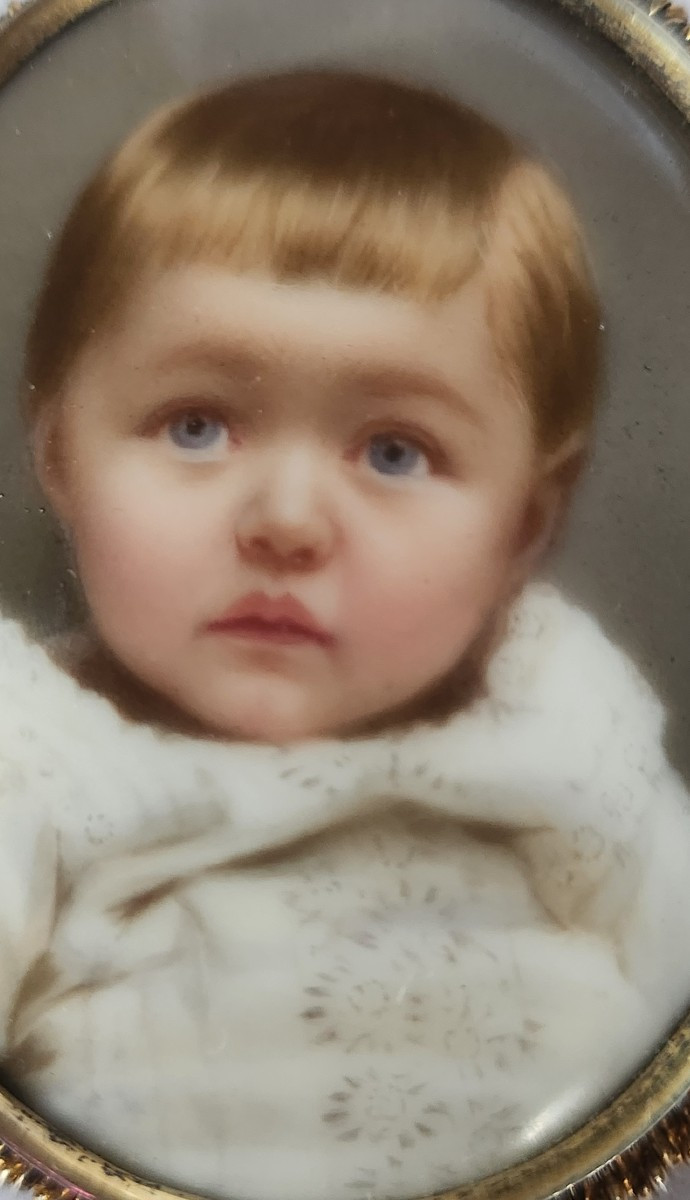 Broche portrait enfant miniature sur porcelaine 19 ème siècle -photo-1