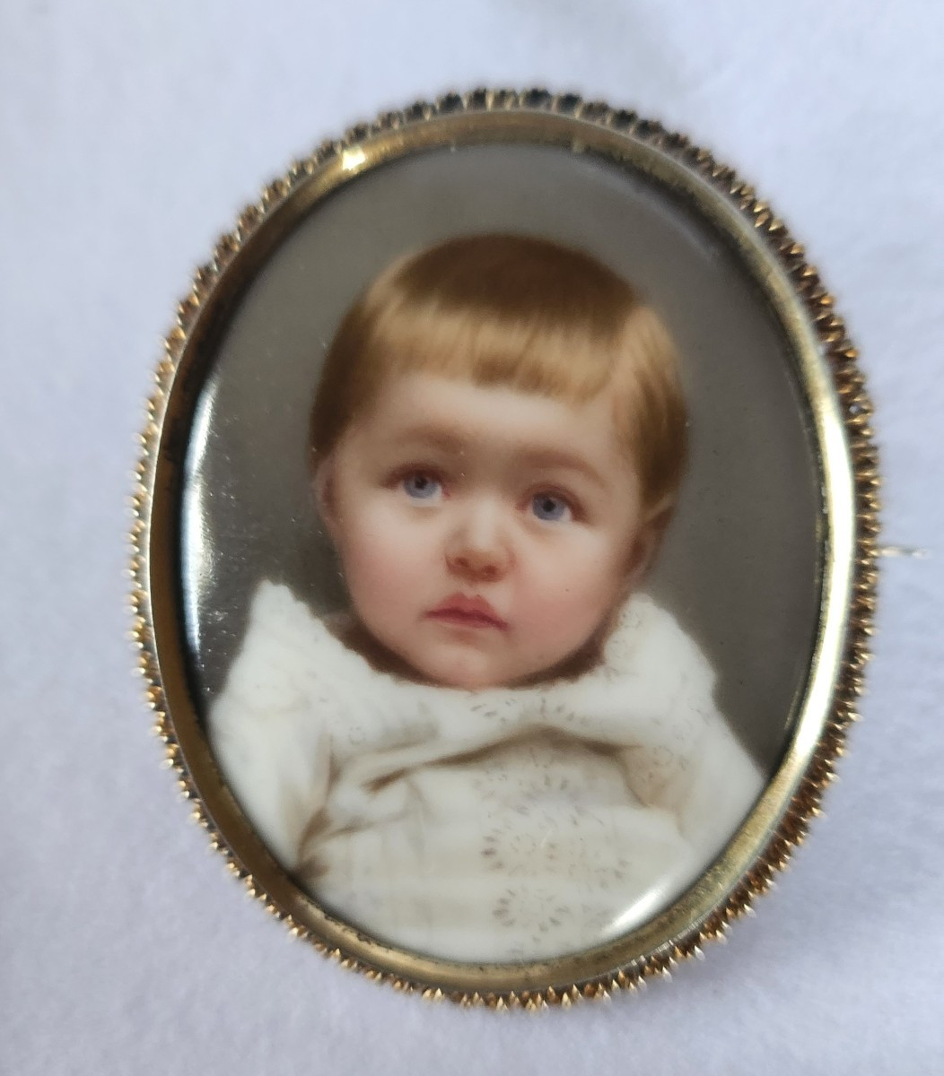 Broche portrait enfant miniature sur porcelaine 19 ème siècle 