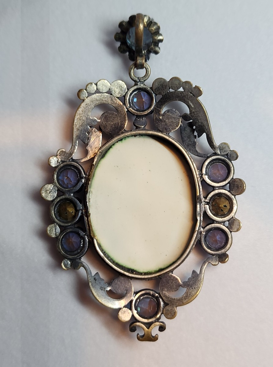 Miniature Enameled Pendant With Sapphire, 19th Century -photo-2