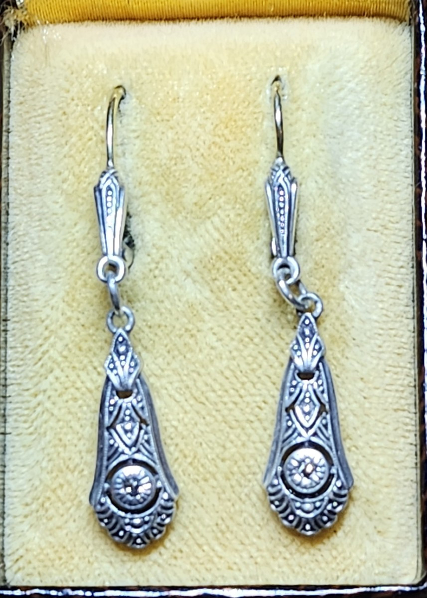 Boucle d oreille trembleuse en argent et  diamant vers 1920