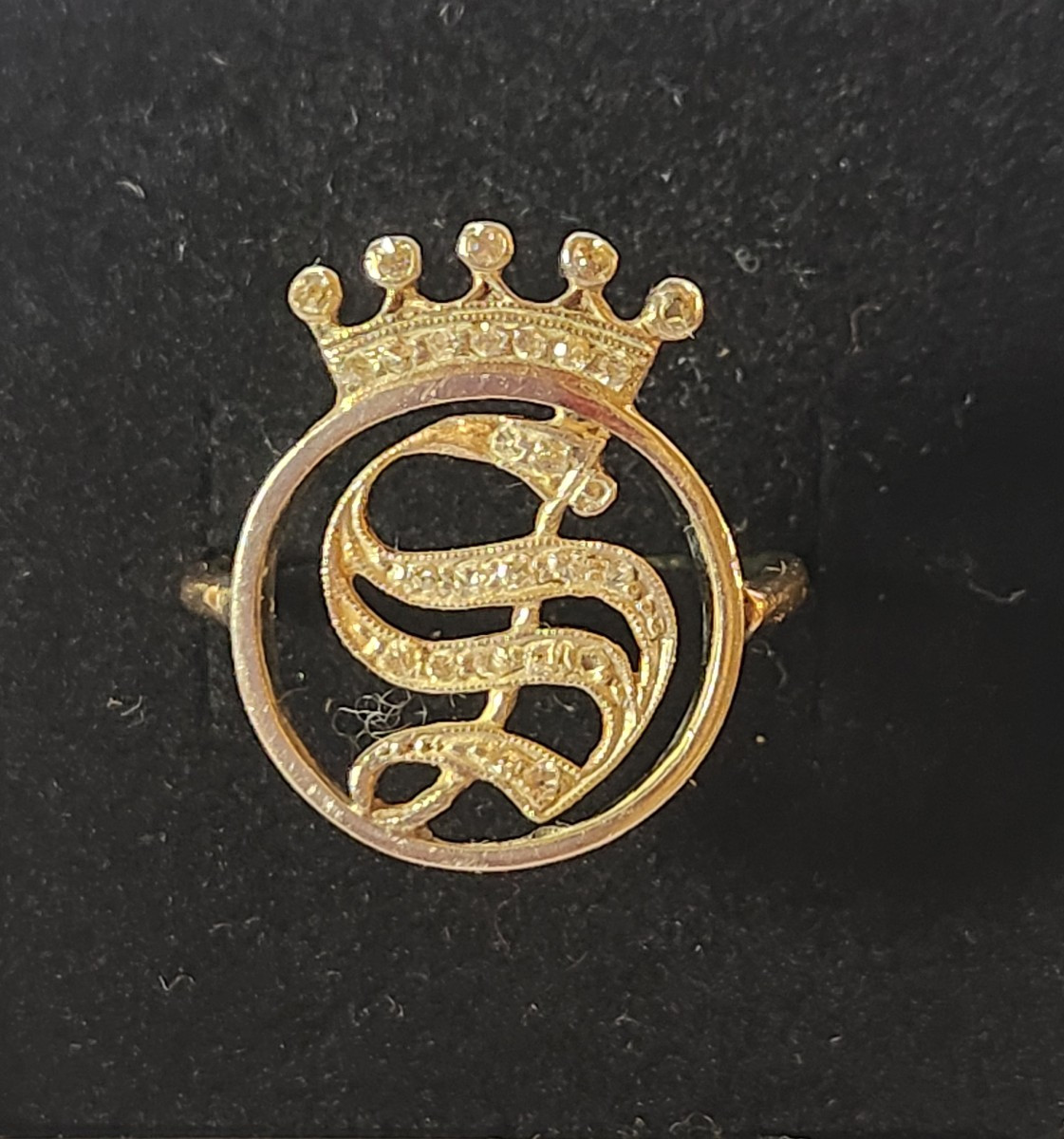 19th Century Sentimental Crown Ring In Gold And Diamonds -photo-1