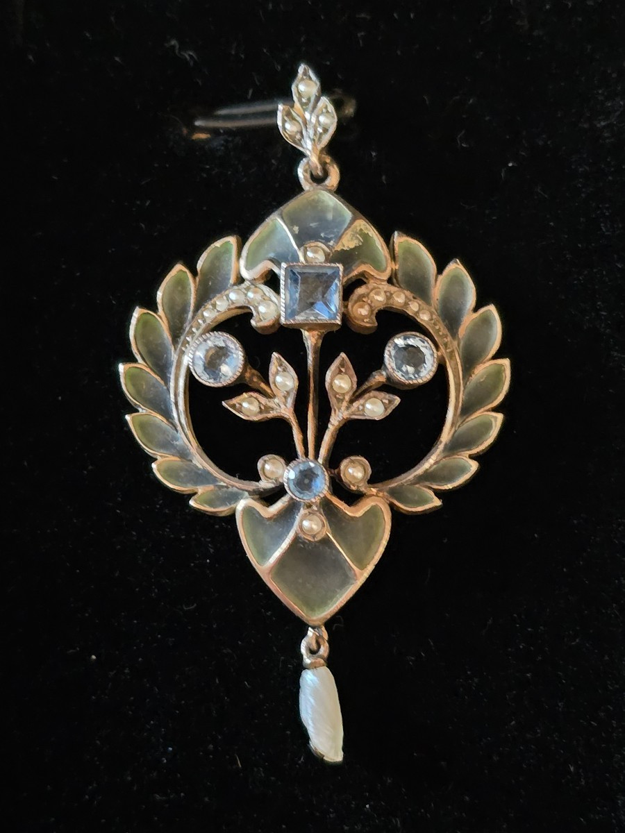 Pendentif  floral en argent  et plique a jour art nouveau
