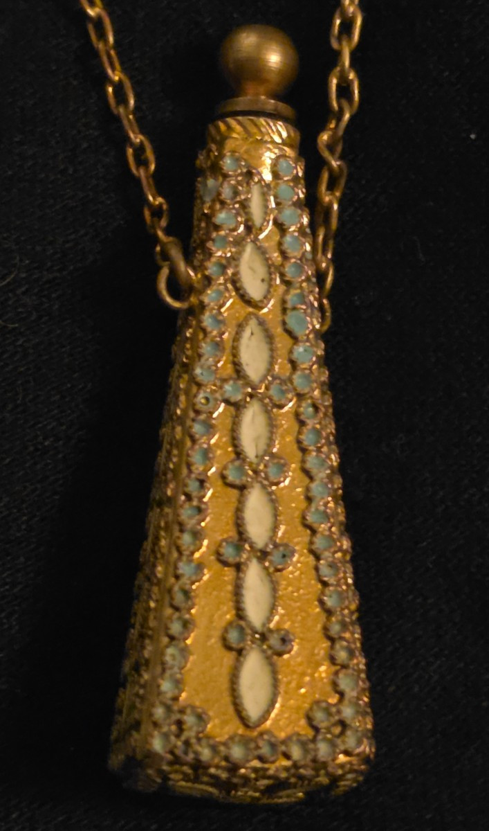 Pendantrif Enameled Scented Bottle, 19th Century-photo-2
