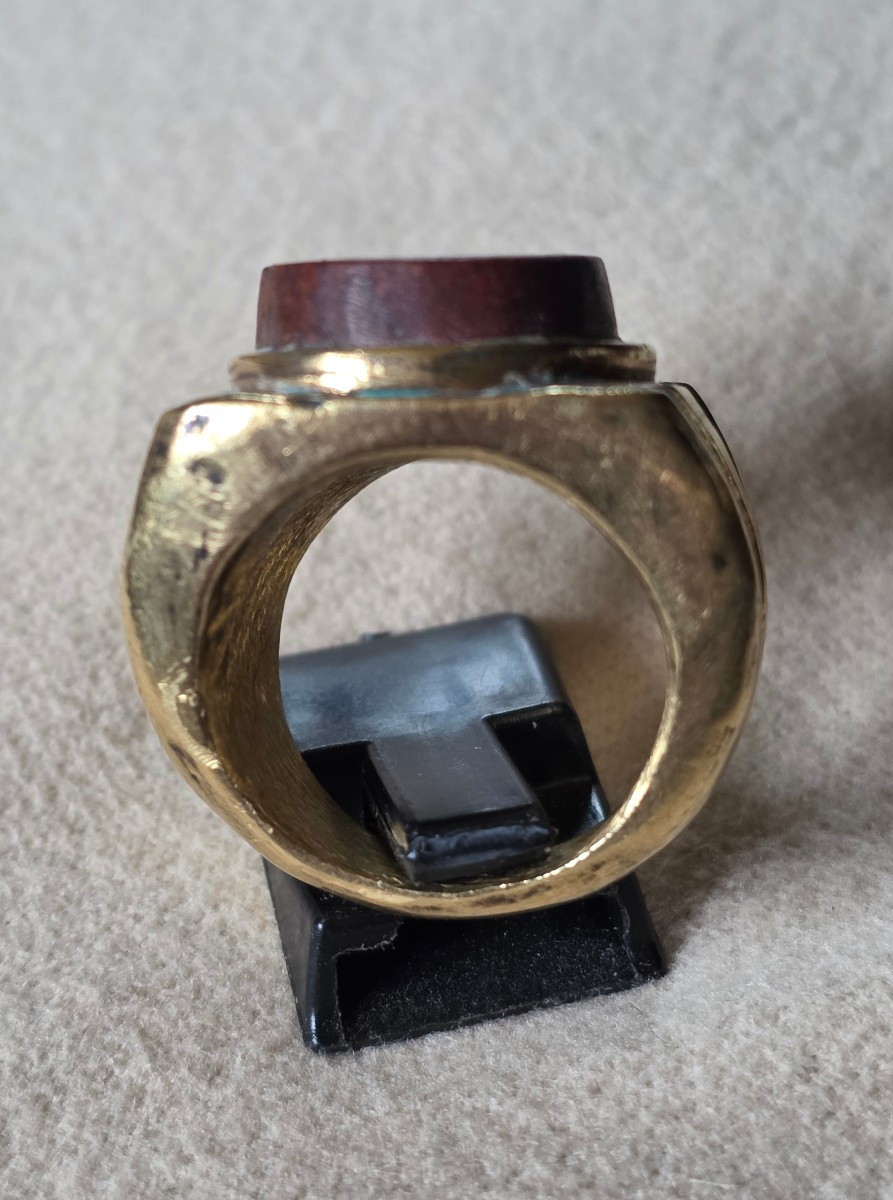 Chevaliere en bronze et intaille en jaspe rouge -photo-4