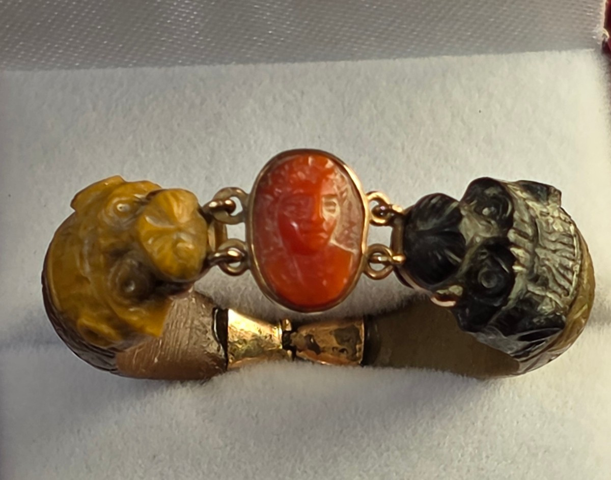 19th Century Grand Eternity Ring In Lava Stone, Coral And Gold -photo-2