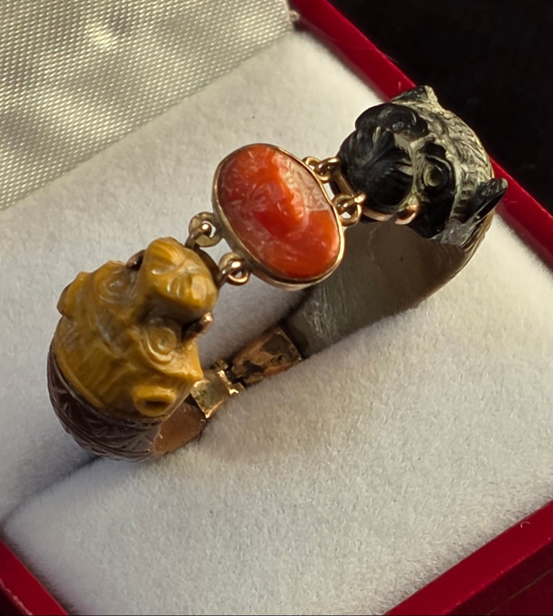 19th Century Grand Eternity Ring In Lava Stone, Coral And Gold -photo-3