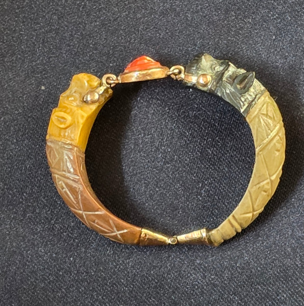 19th Century Grand Eternity Ring In Lava Stone, Coral And Gold -photo-4